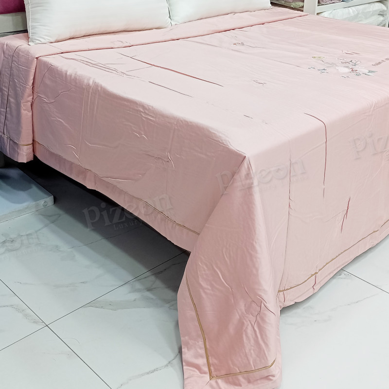 Floral Embroidered Summer Quilt – Elegant, Lightweight & All-Season Comfort