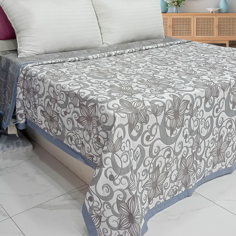 Jacquard Floral Pattern Summer Quilt