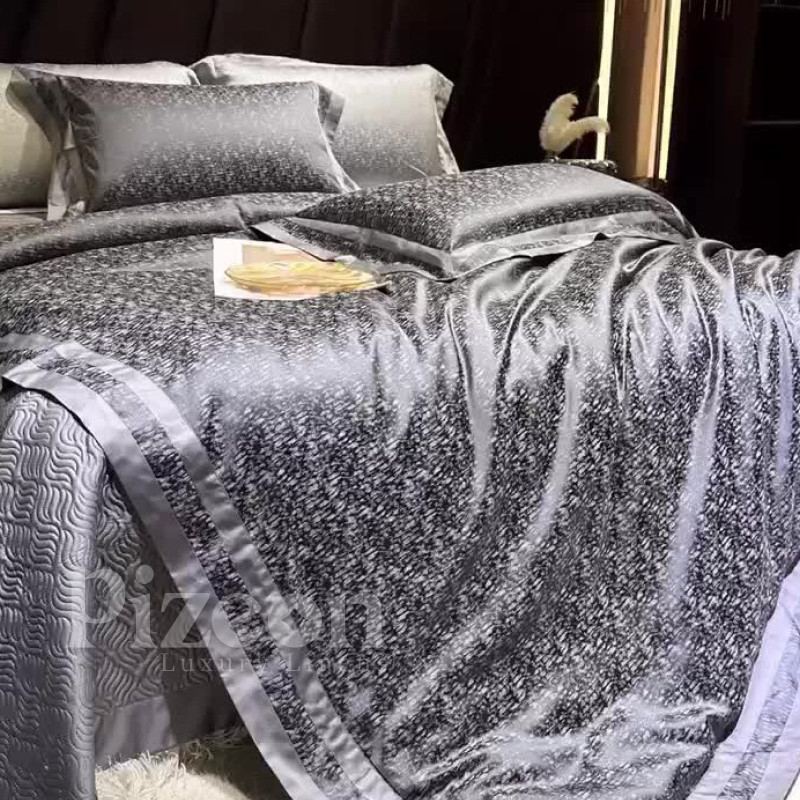 Luxury imported 4-piece high-class silk bedding set.