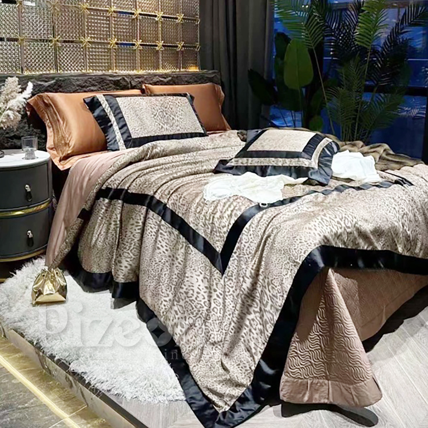 Luxury imported 4-piece high-class silk bedding set.