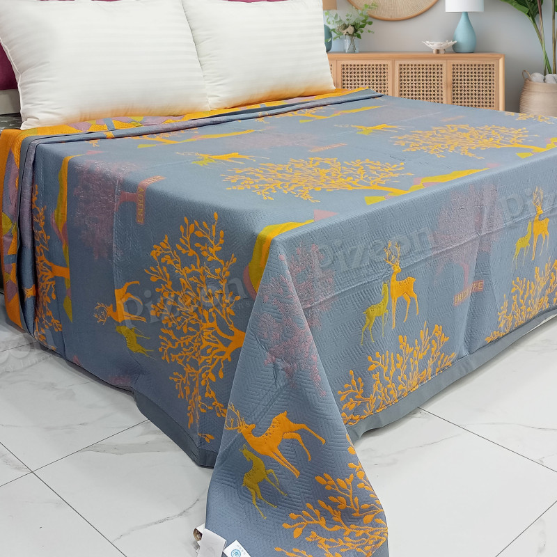 Jacquard Floral Pattern Summer Quilt